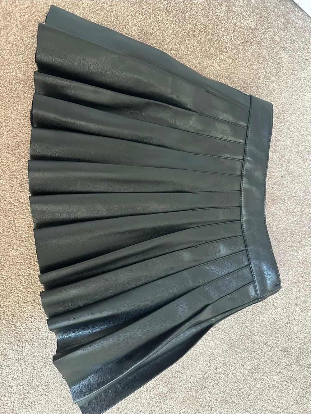 Flowers by Zoe Black Pleated Faux Leather Skirt